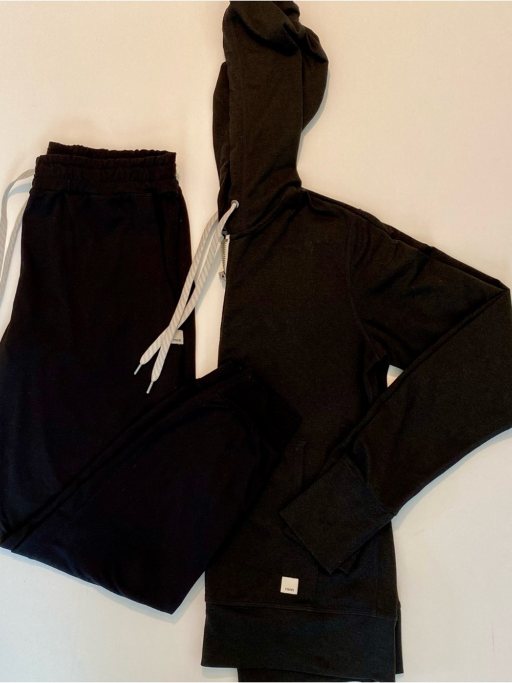 Vuori Women’s Halo Performance Hooded Jacket & Joggers Black XS